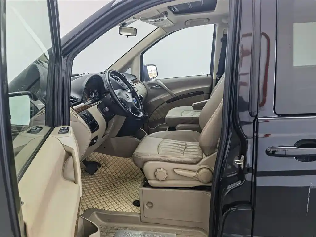 Mercedes-Benz Viano 2011 2.5L Luxury Edition фото 10