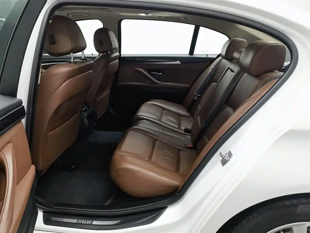 BMW 5 Series 2017 520Li Classic Edition фото 15