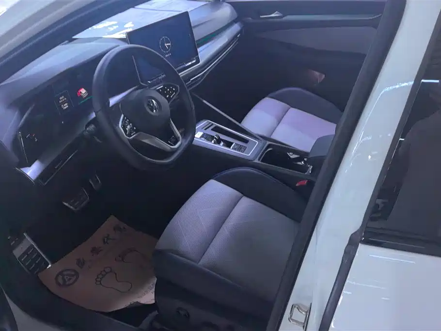Volkswagen Golf 2025 300TSI R-Line фото 9