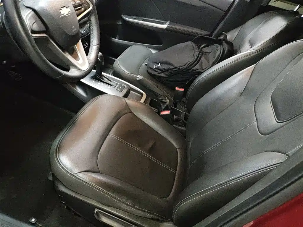 Chevrolet Lova RV 2016 1.5L Automatic Fun Edition фото 8
