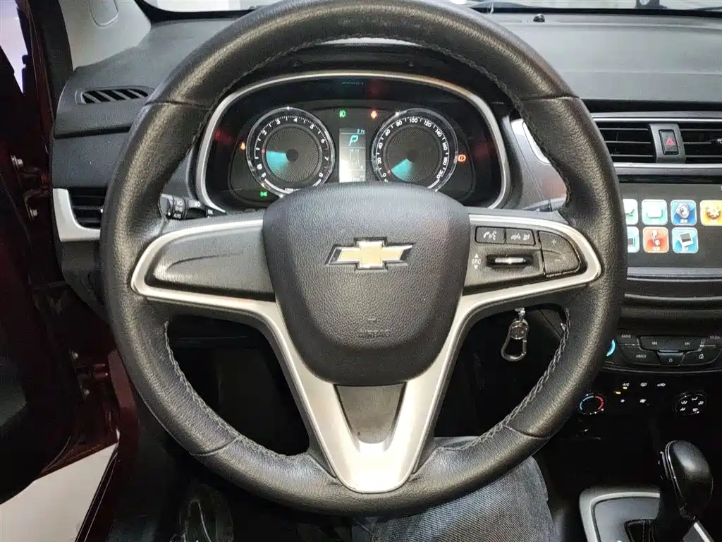 Chevrolet Lova RV 2016 1.5L Automatic Fun Edition фото 4
