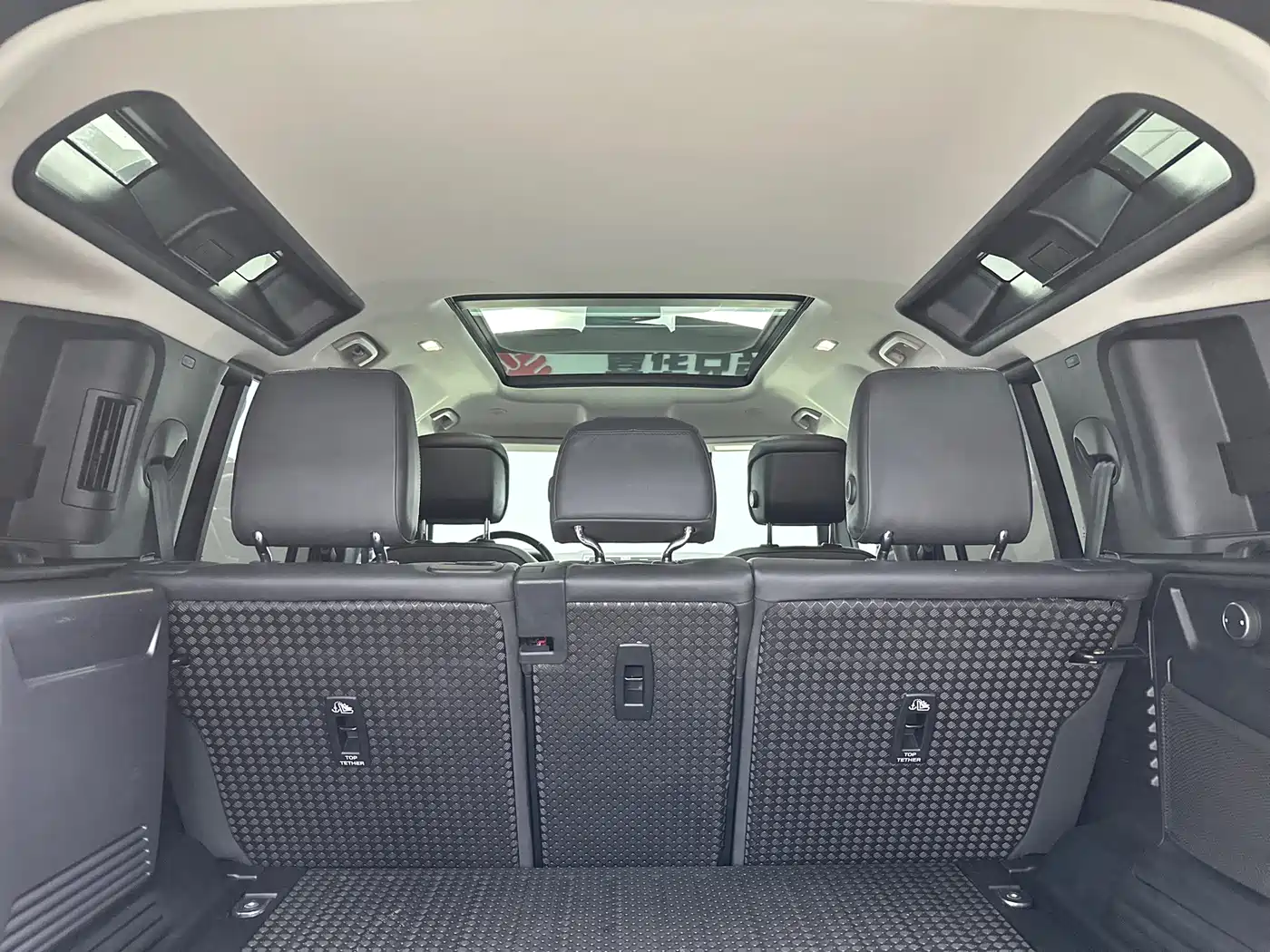 Land Rover Defender 2023 Model 110 3.0T P400 Dark Special Edition фото 49