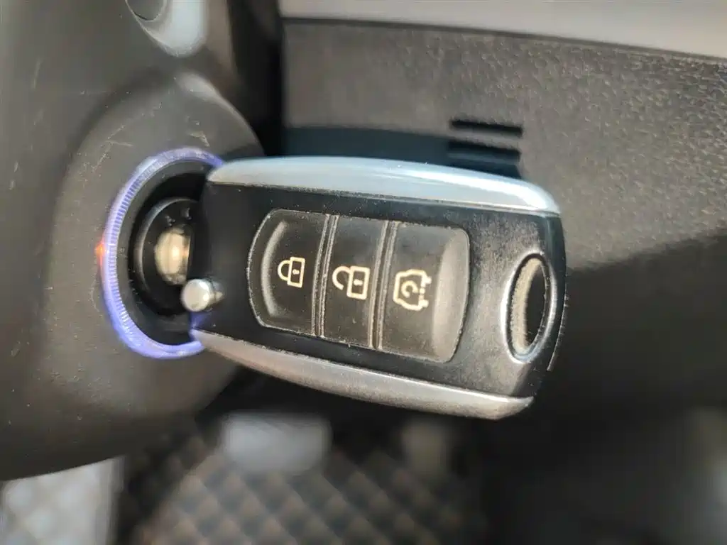 Dongfeng Fengguang Fengon 500 2022 2022 1.5L CVT Enjoyment Edition