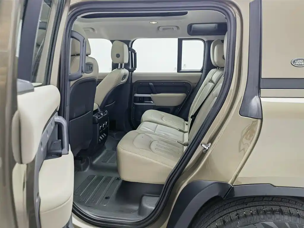 Land Rover Defender 2020 Model 110 P400 SE фото 15