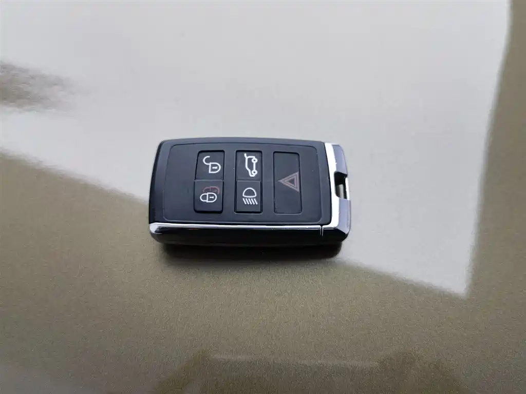 Land Rover Defender 2020 Model 110 P400 SE фото 19