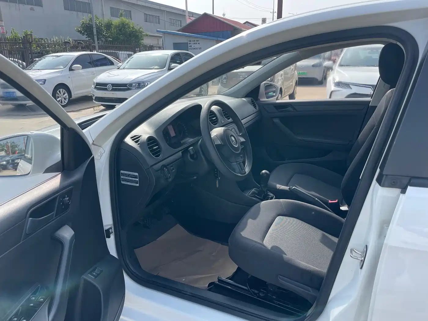 Volkswagen Jetta 2015 Value Edition 1.6L Manual Fashion фото 5