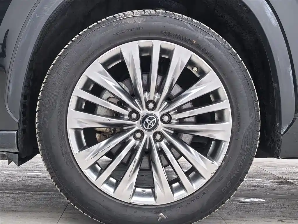TOYOTA HIGHLANDER