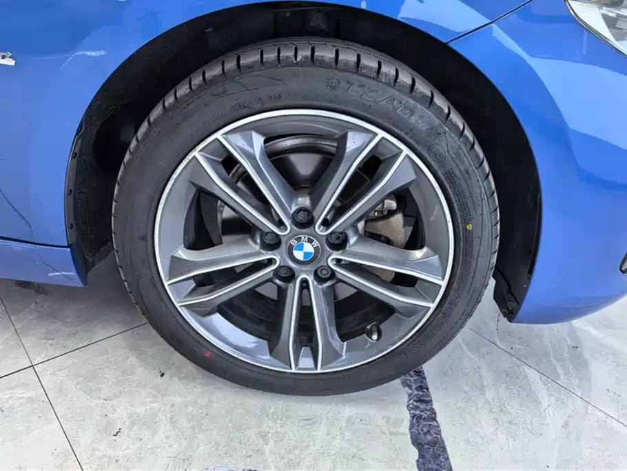 BMW 1 Series 2018 118i Sport Edition фото 6