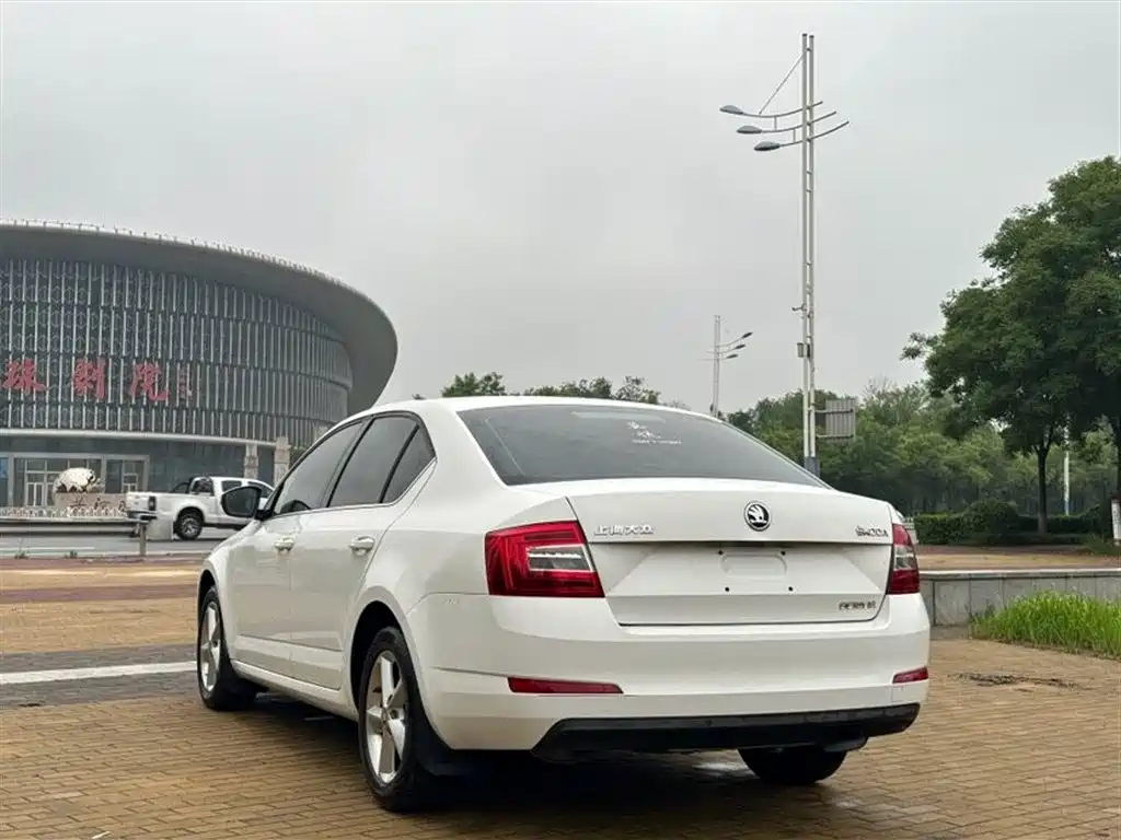 Škoda Octavia 2015 1.6L Automatic逸杰版 фото 6