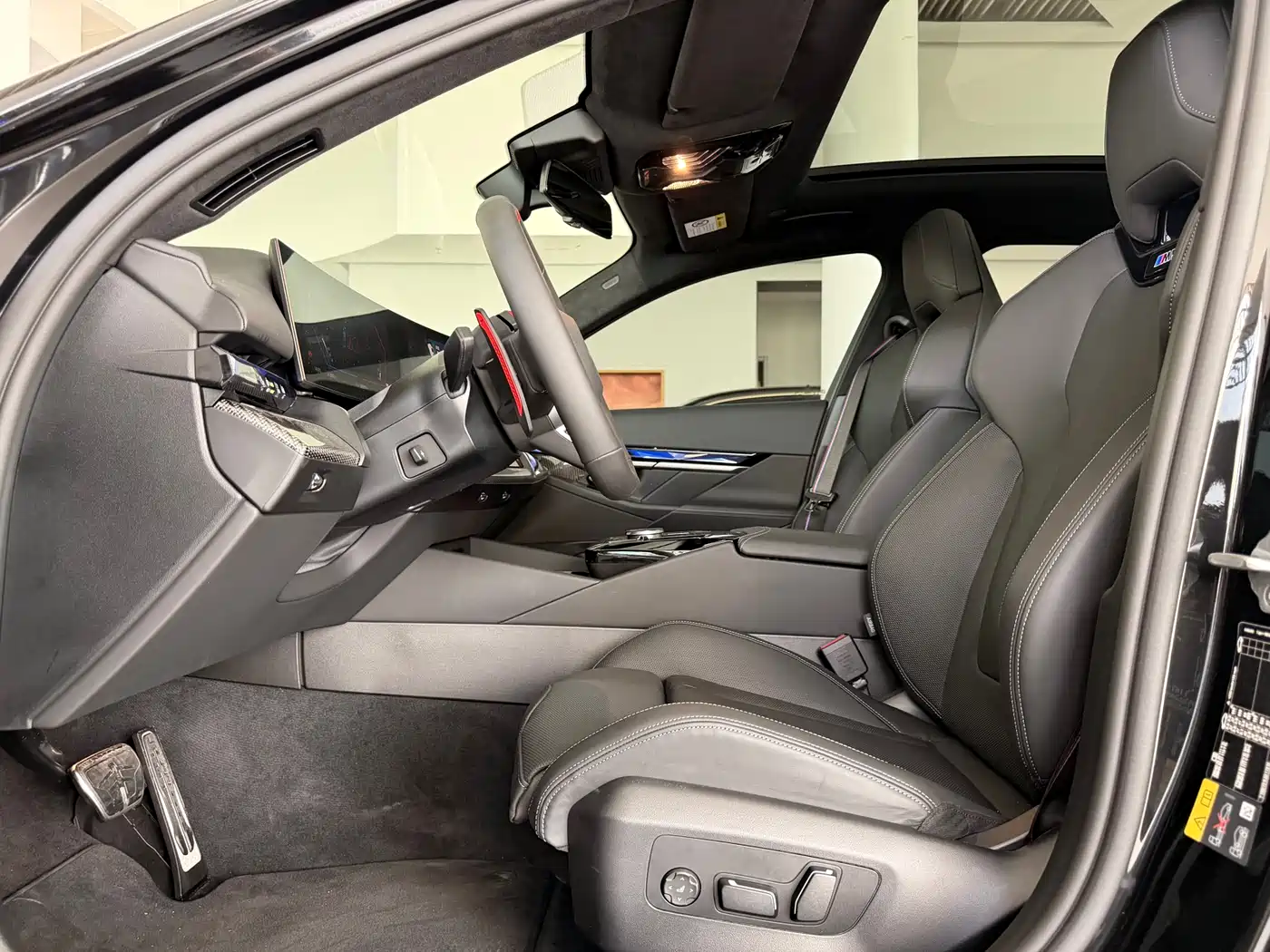 BMW M5 New Energy 2025 M5 фото 13