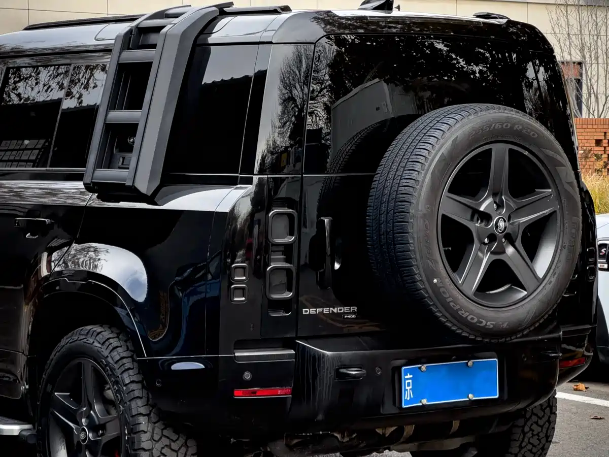 Land Rover Defender 2023 Model 110 3.0T P400 Dark Special Edition фото 9