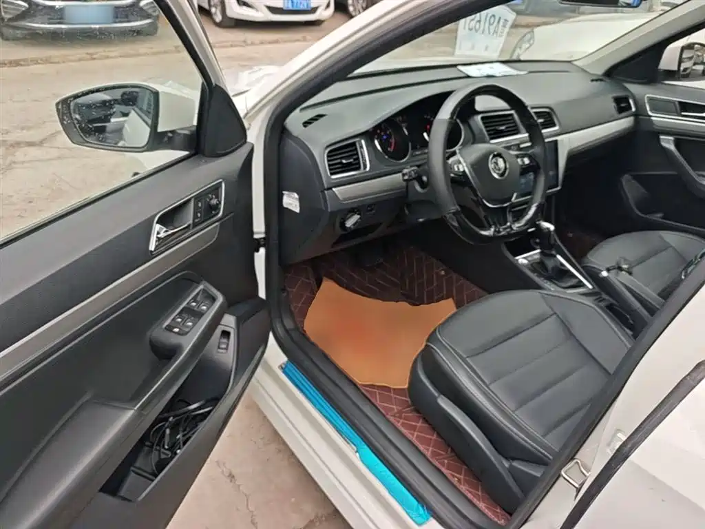 Volkswagen Lavida 2017 230TSI DSG Comfort Edition фото 16