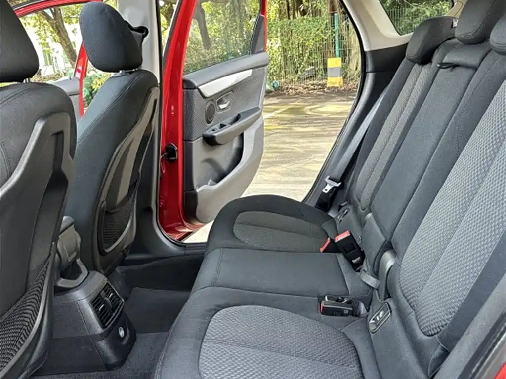 BMW 2 Series Touring 2016 218i Leading фото 12