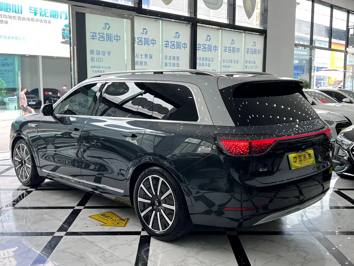 AITO Wenjie AITO M9 2024 Range Extender Max Edition 42kWh 6-seater фото 16