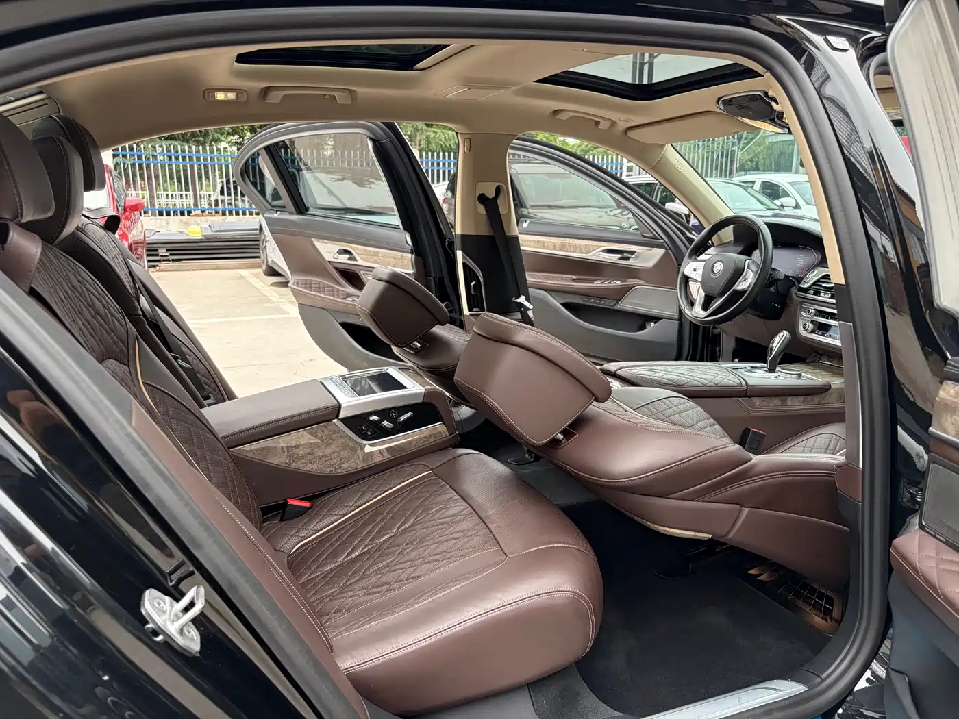 BMW 7 Series 2021 Model 740Li Leading Luxury Package фото 7