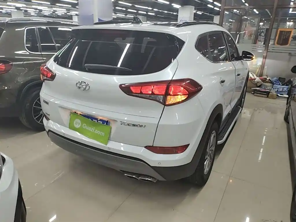 Hyundai Tucson 2018 1.6T DCT 2WD 15th Anniversary Special Edition фото 7