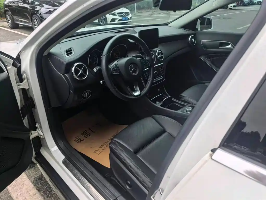 Mercedes-Benz GLA 2018 GLA 200 Fashion фото 13
