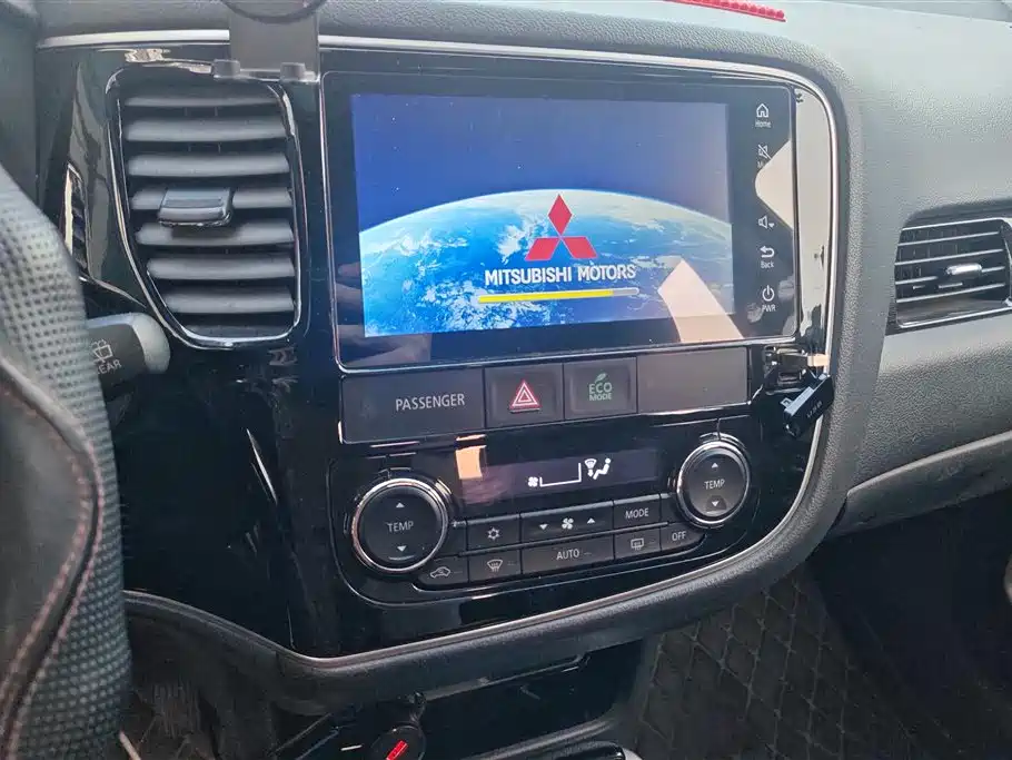 Mitsubishi Outlander 2018 2.0L 2WD Glory Edition 5-seater фото 13