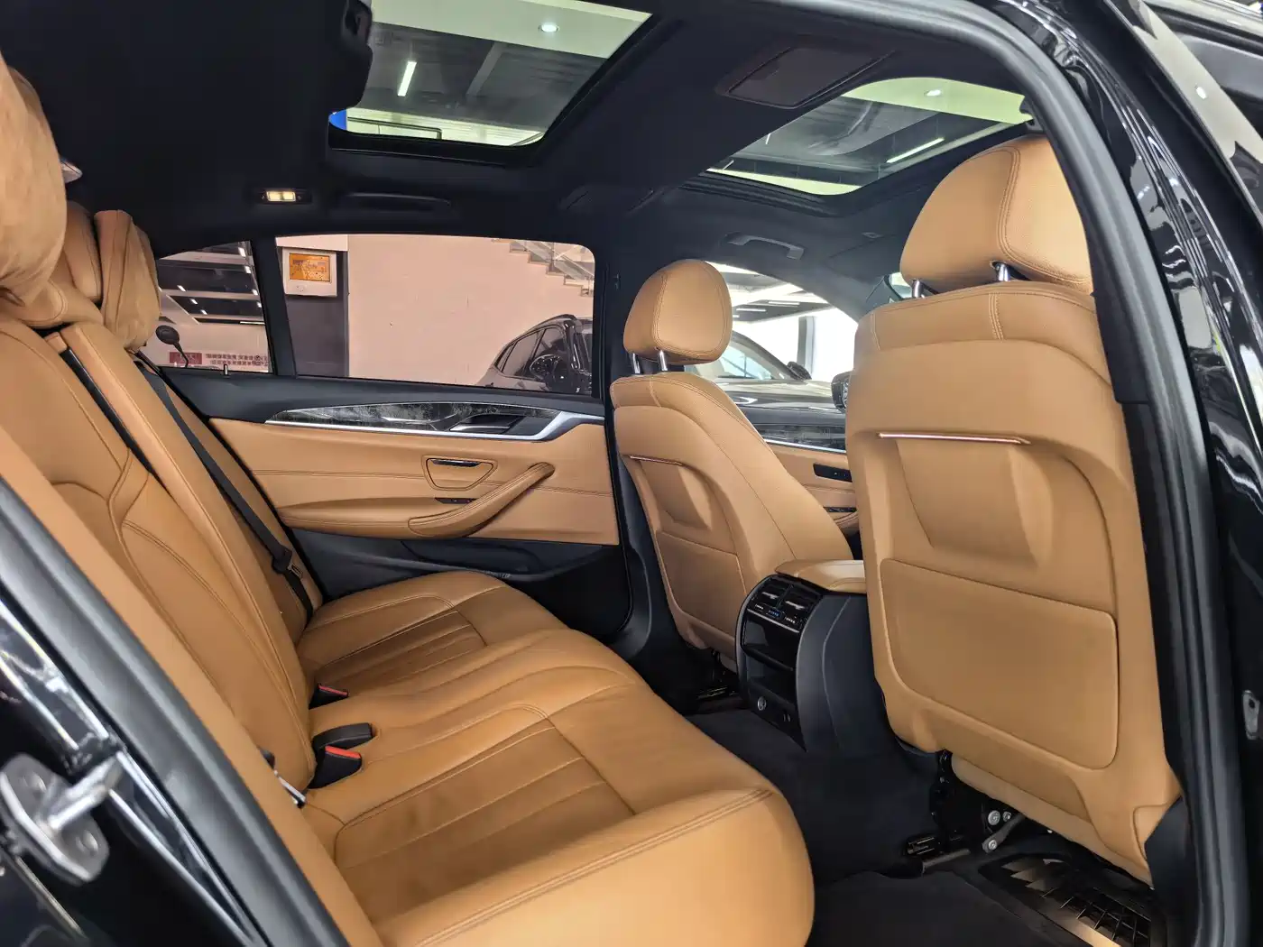 Photo 9 - BMW 5 Series