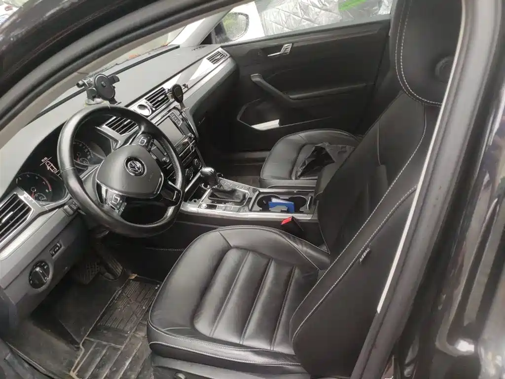 Volkswagen Passat 2017 330TSI DSG Prestige фото 8