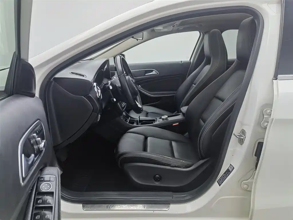 Mercedes-Benz GLA 2017 GLA 200 Dynamic фото 10