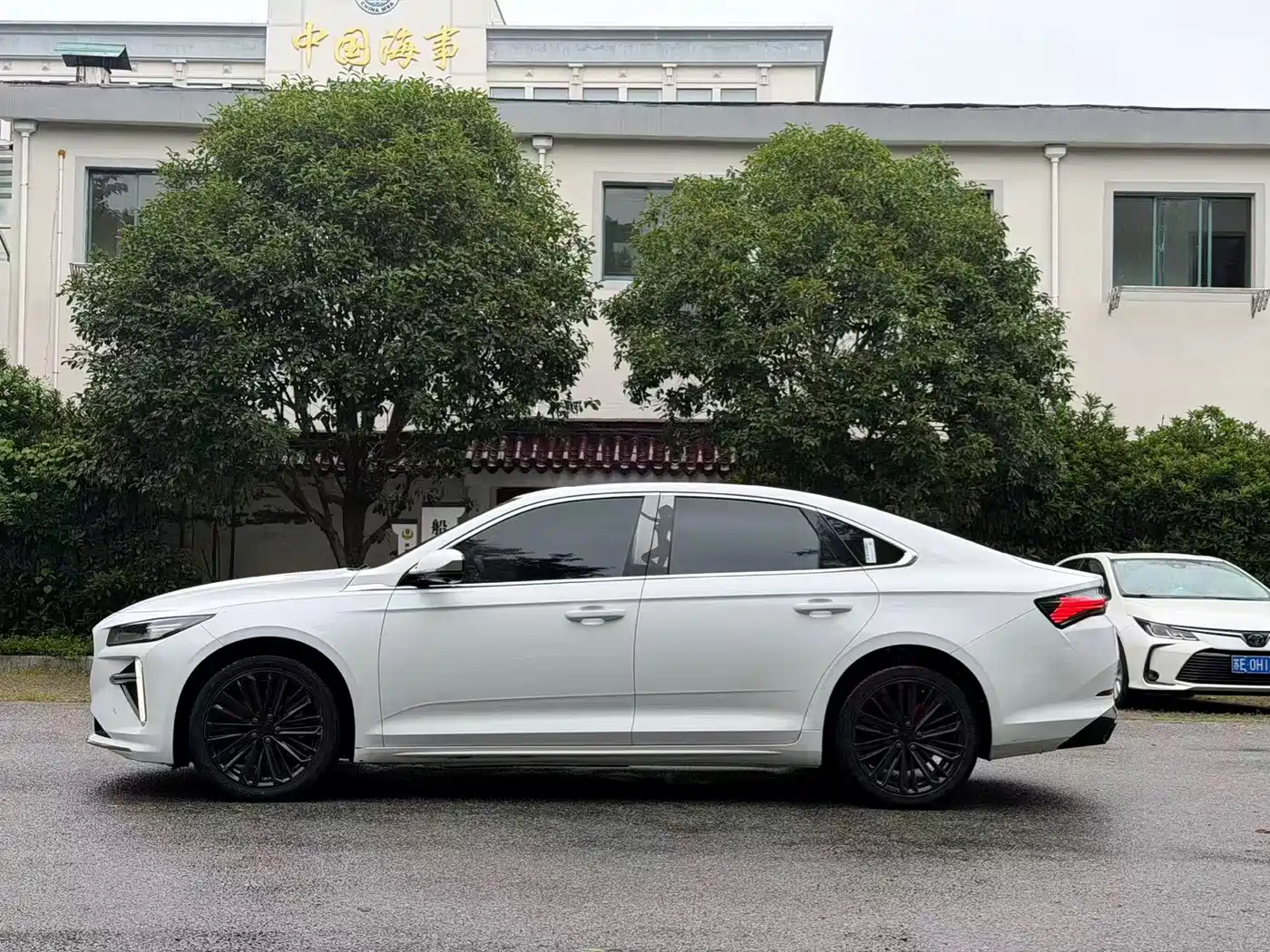 Фото 3 - Geely Preface