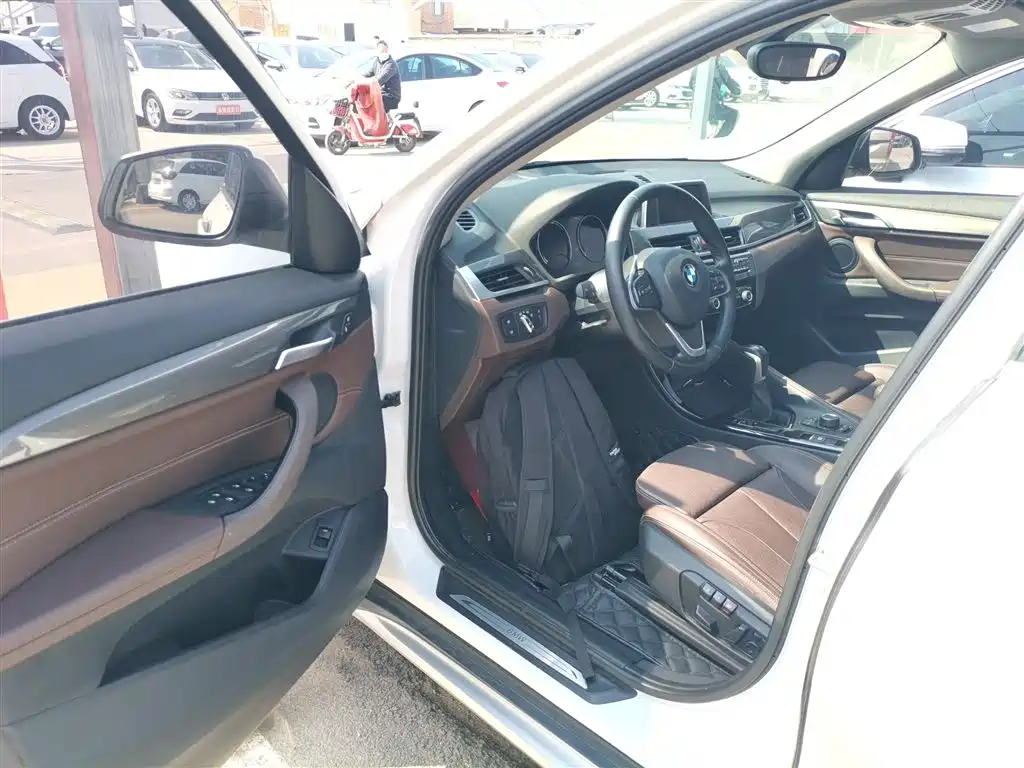 BMW X1 2018 sDrive18Li Premium Model фото 16