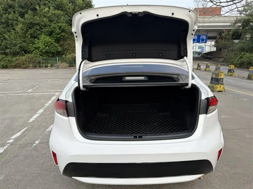 Toyota Levin 2022 185T CVT Luxury Edition фото 10