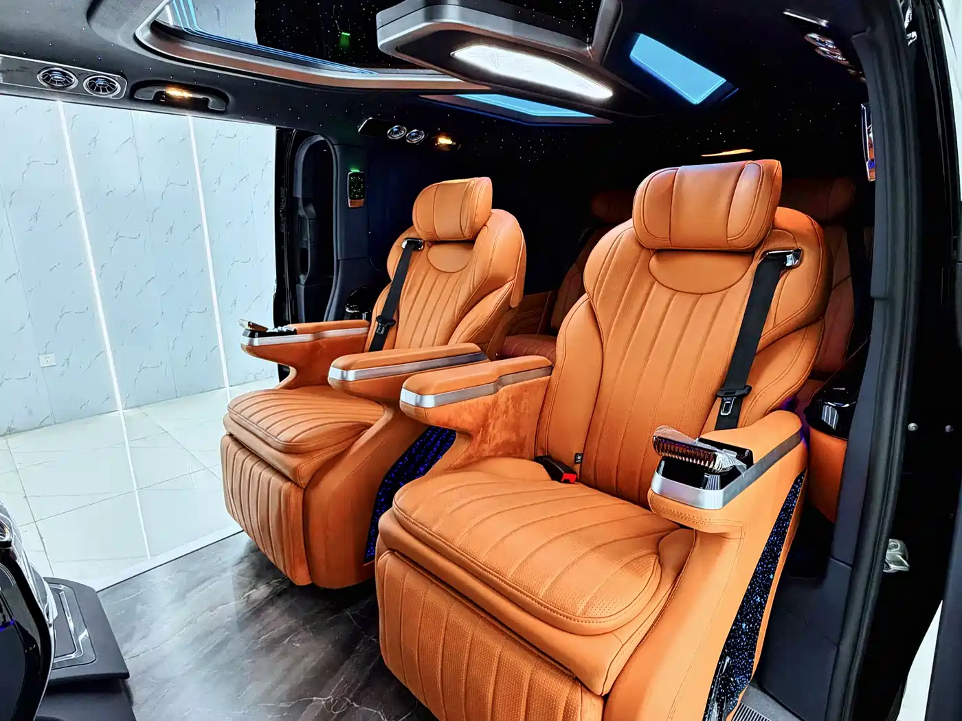 Mercedes-Benz Vito 2023 2.0T Business 7-Seater фото 16