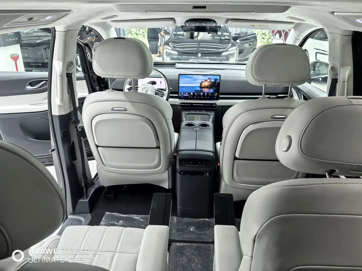 Voyah Auto Voyah Dreamer 2025 Model PHEV 4WD Premium QianKun Edition фото 13