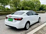 Photo 10 - Chevrolet Cruze