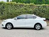 Photo 13 - Chevrolet Cruze