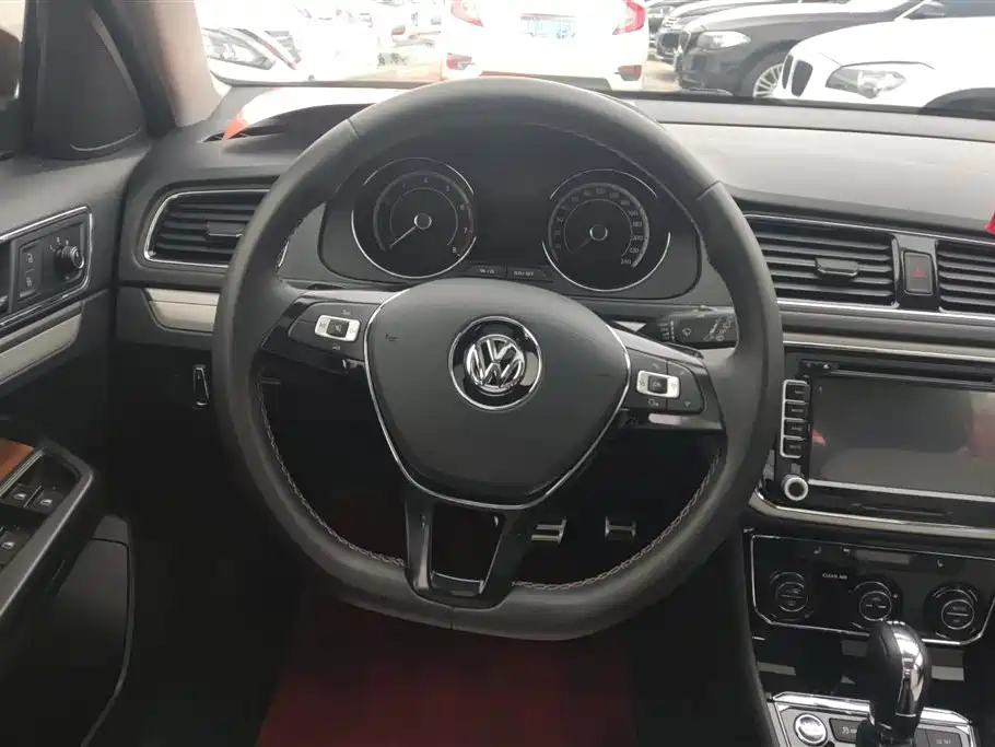 Volkswagen Gran Lavida 2016 230TSI DSG Luxury Edition фото 15
