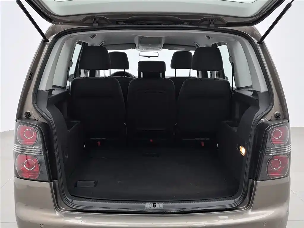 Volkswagen Touran 2015 1.4T Manual Trend Edition 5-seater фото 16