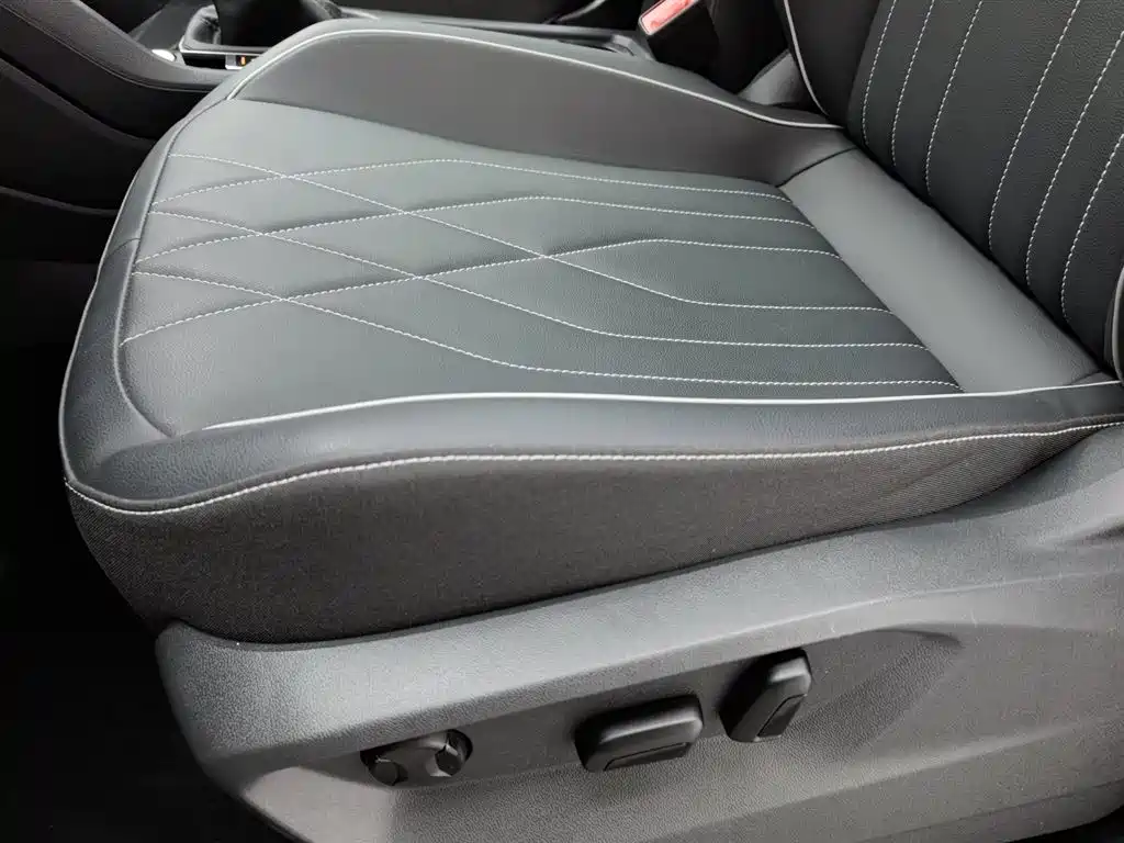 Volkswagen Tiguan L 2024 Outstanding 330TSI Auto 2WD R-Line Dragon Glory Edition фото 20