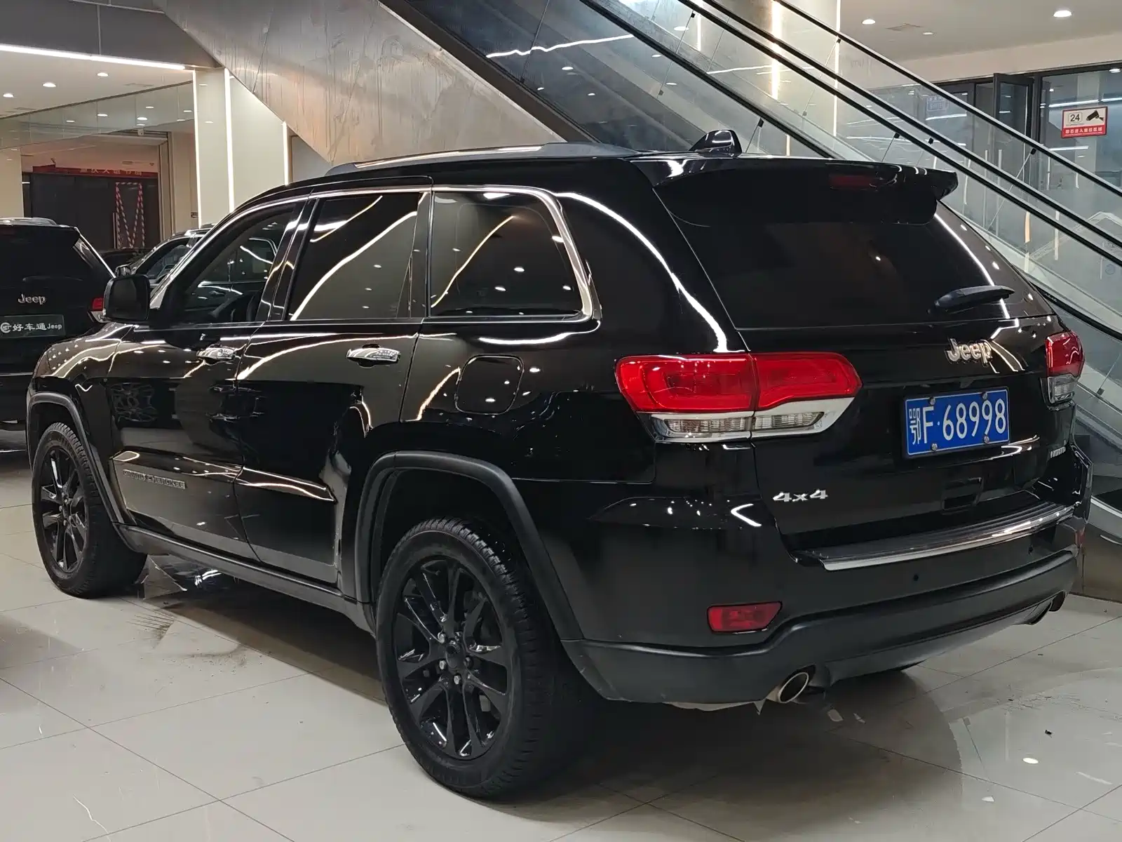 Фото 16 - Jeep Grand Cherokee (Import)