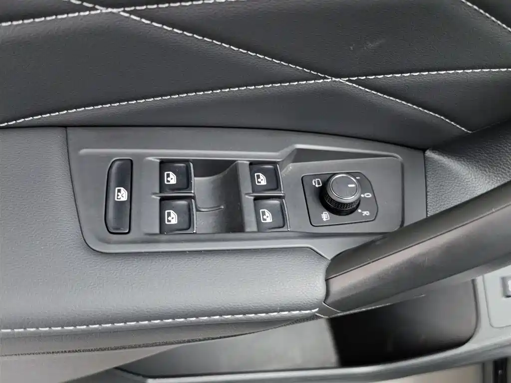 Volkswagen Tiguan L 2024 Outstanding 330TSI Auto 2WD R-Line Dragon Glory Edition фото 9