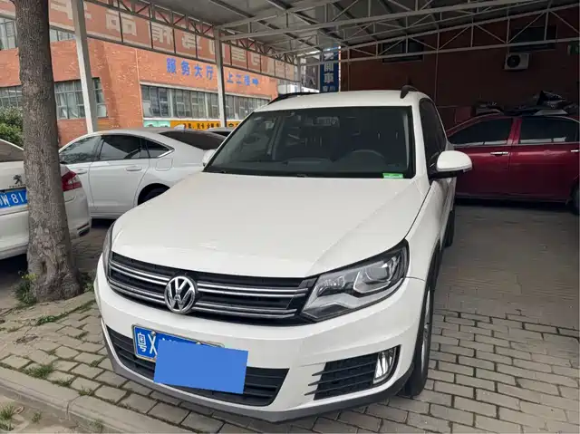VOLKSWAGEN TIGUAN