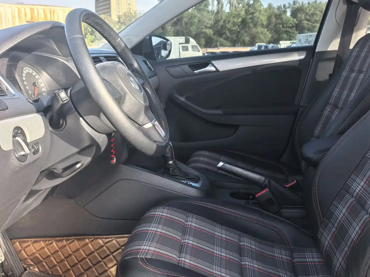 Volkswagen Sagitar 2014 Facelift 1.6L Automatic Comfort фото 4