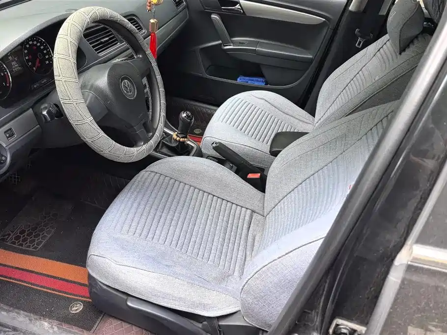Volkswagen Lavida 2013 1.6L Manual Comfort Edition фото 9