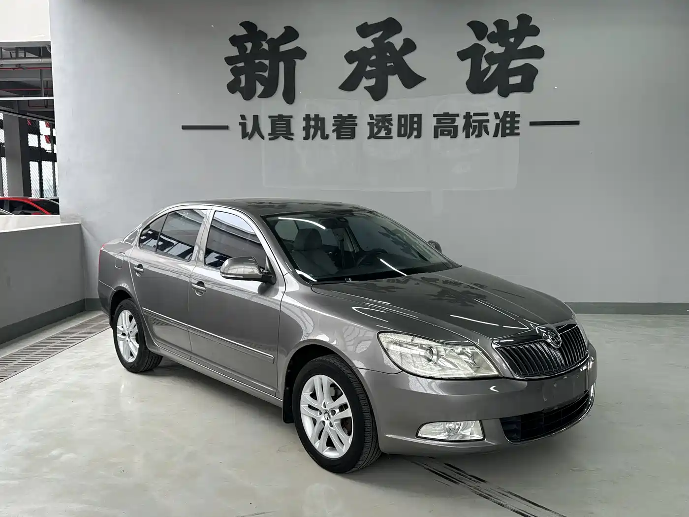 Škoda Octavia 2014 1.6L Auto Yijun Edition фото 2