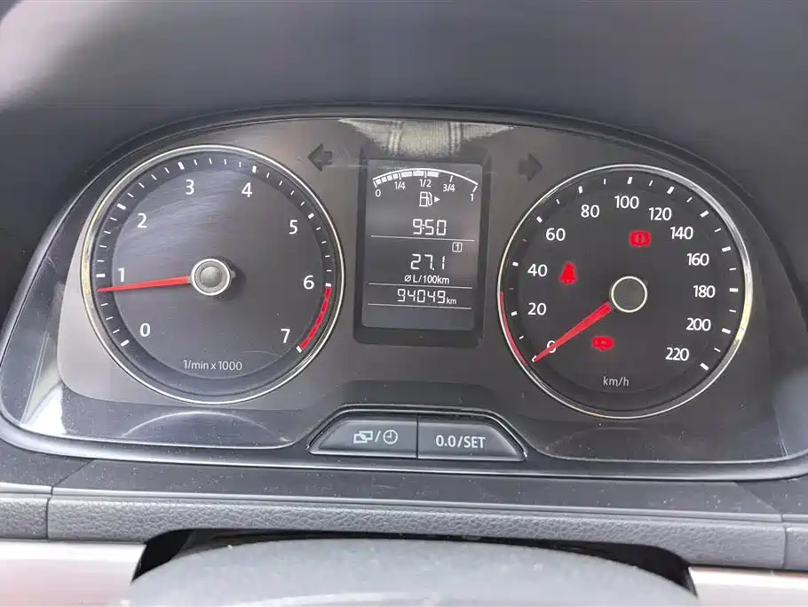 Volkswagen Lavida 2013 1.6L Manual Comfort Edition фото 14