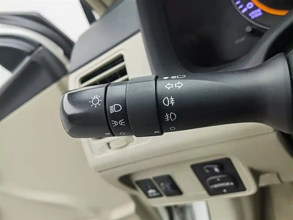 Toyota Corolla 2012 Styling Edition 1.8L CVT GL-i фото 21