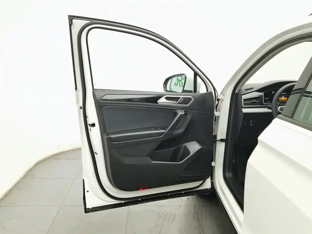 Volkswagen Tiguan L 2022 330TSI Automatic 2WD Comfort Edition фото 8