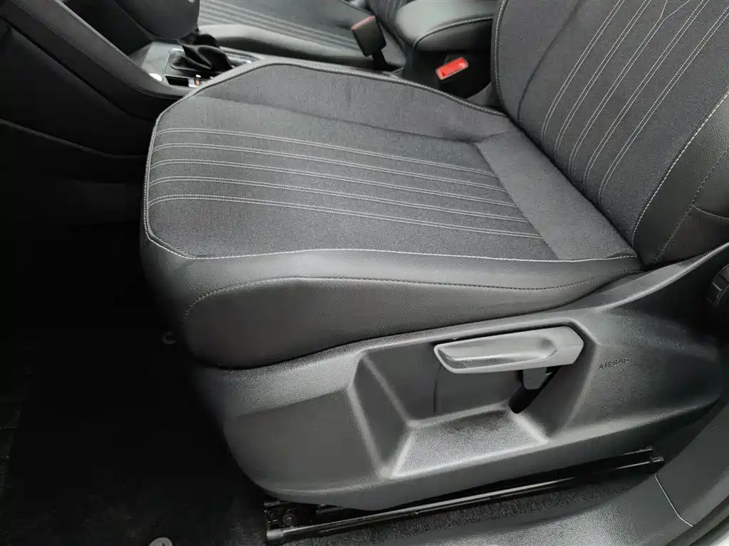 Volkswagen Tiguan L 2022 330TSI Automatic 2WD Comfort Edition фото 20