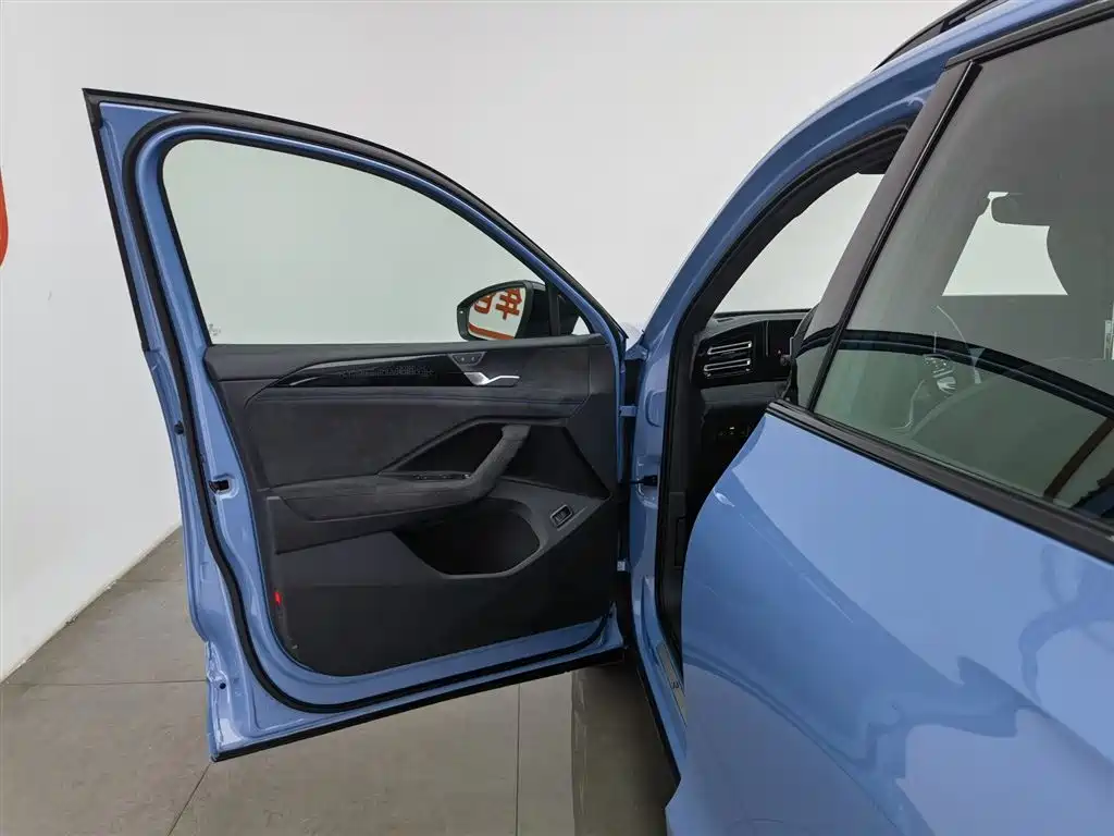 Volkswagen Tiguan L 2024 PRO 380TSI 4WD R-Line Premium Edition фото 8