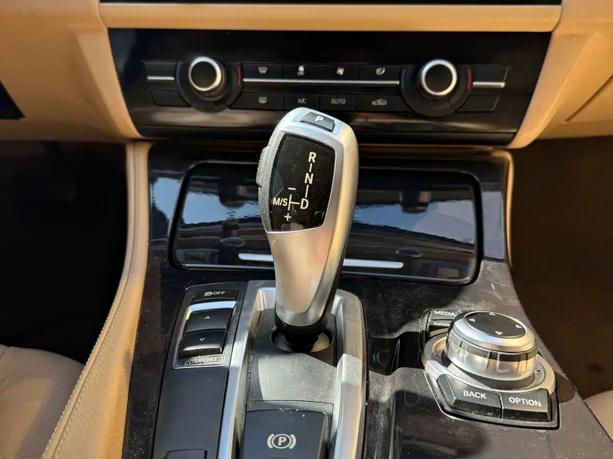 BMW 5 Series 2013 520Li Elegance фото 7