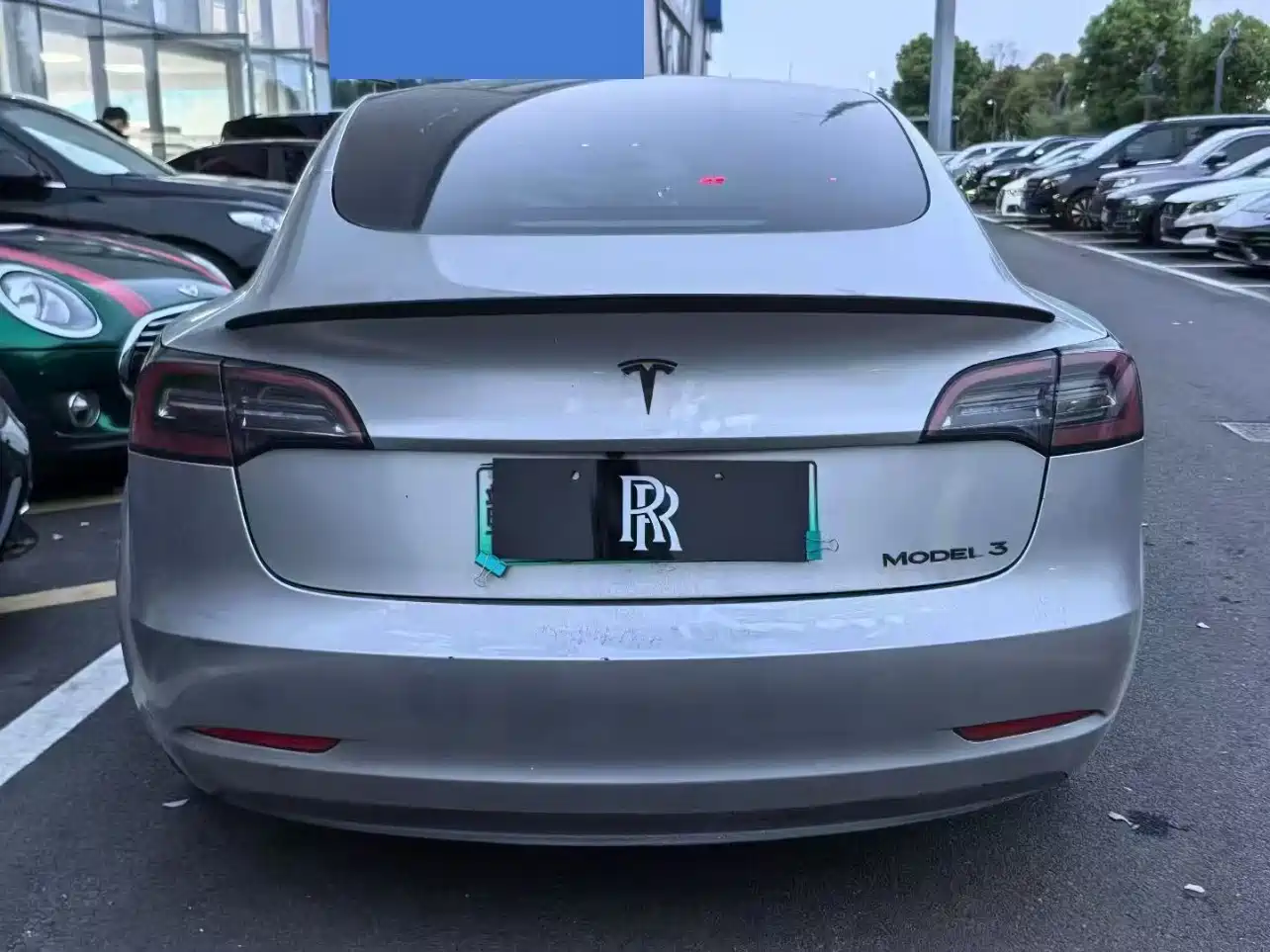 TESLA MODEL 3