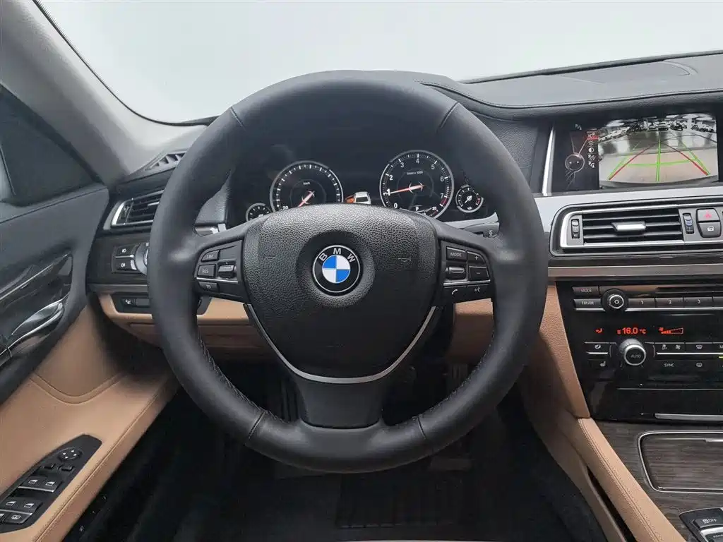 BMW 7 Series 2014 730Li Premium фото 11