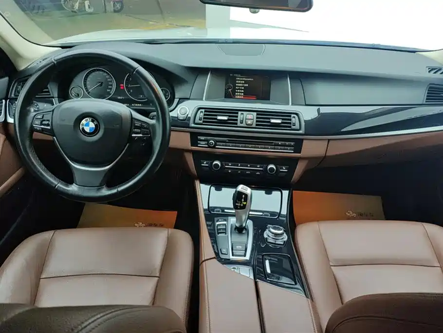 BMW 5 Series 2017 520Li Classic Edition фото 12